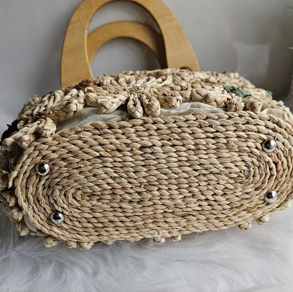 Vintage Woven Floral Straw Handbag with Wooden Handles - Picture 3 of 10